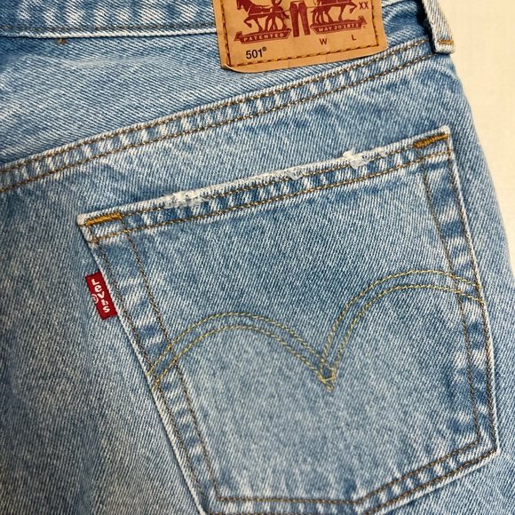 Levi’s Women’s 501 Crop Jeans - Picture 10 of 13